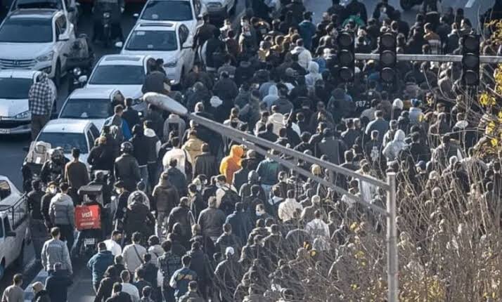 حضور در تجمعات بی‌مجوز، وصف کیفری ندارد