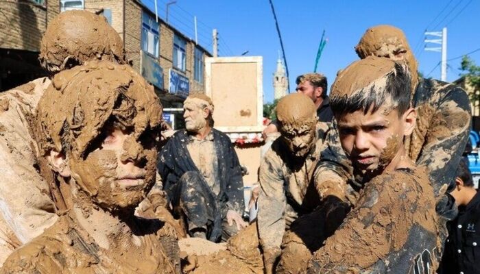 ببینید | آیین گِل مالی روز عاشورا در بِن چهارمحال