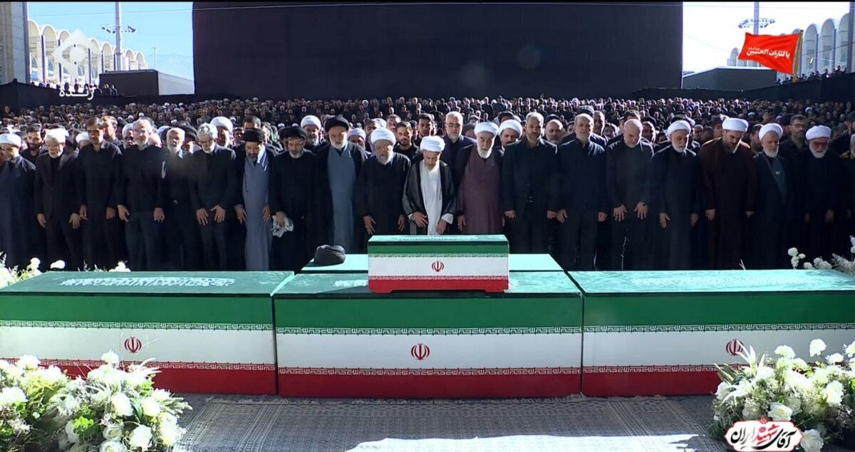 ببینید | اقامه نماز بر پیکر مطهر شهدای انقلاب در مصلی بزرگ تهران