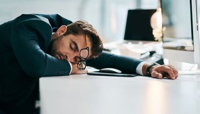چرا بدون کار کردن هم خسته‌ایم؟/ بیماری پنهان عصر جدید