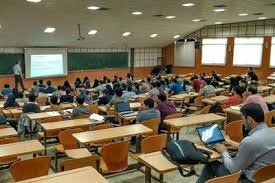 به دنبال حضوری شدن کلاس‌های درس و امتحانات هستیم
