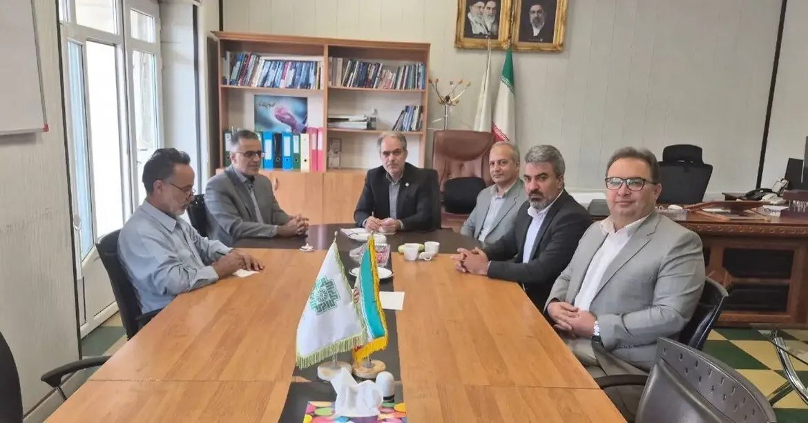 برگزاری نشست مشترک کانون وکلای دادگستری استان مرکزی و اداره امور مالیاتی