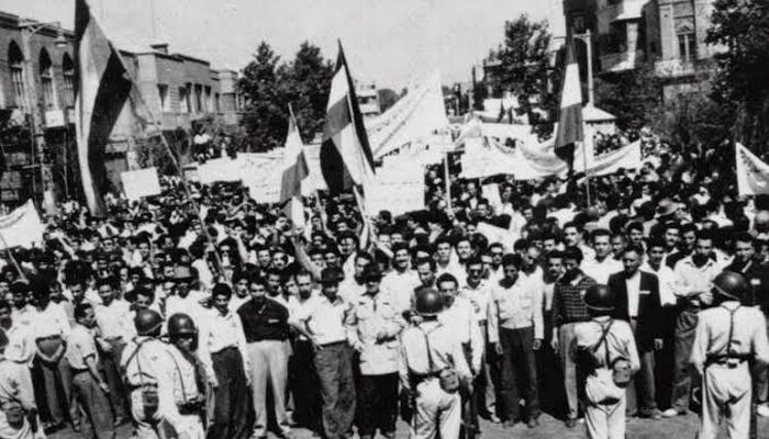 سنگی دوپاره بر مزار نامدارانِ بی‌نام؛ روایتی ازقطعه کشته‌شدگان 30تیر در آرامگاه ابن بابویه ری
