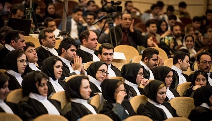 برگزاری روز بزرگداشت وکیل باید به‌دور از هرگونه جلوه‌ شادی‌آمیز باشد 