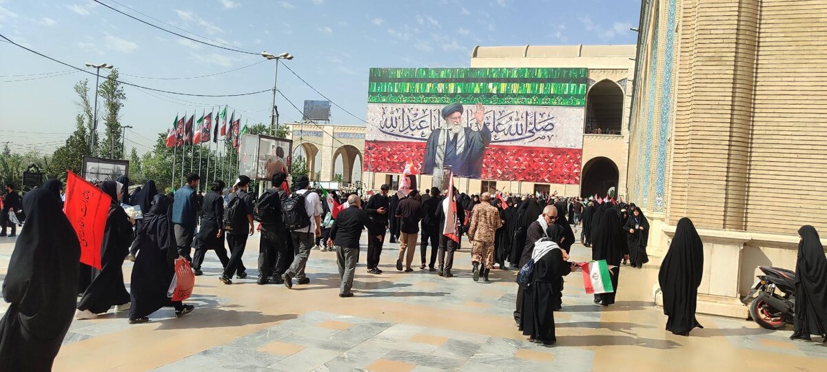 ببینید | حضور فرزندان رهبر شهید در مصلی