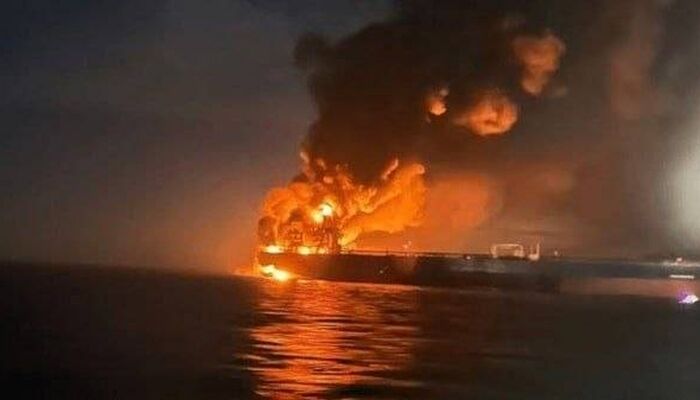 جنگ نفتکش ها در تنگه هرمز/ 4 نفتکش منفجر شدند