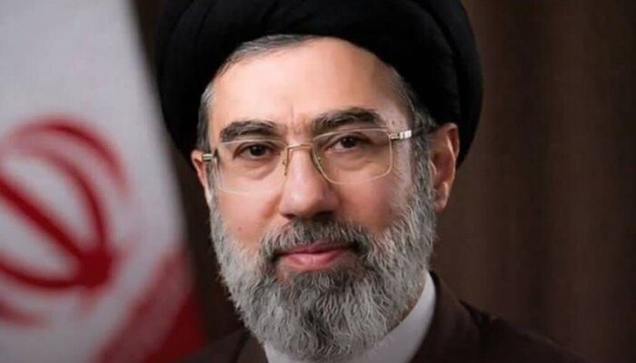 رهبر معظم انقلاب: همگان با ایستادگی و روشن‌بینی و حفظ وحدت و انسجام و اعتماد متقابل و همصدایی نکردن با دشمن نقشه شوم او را خنثی نمایند