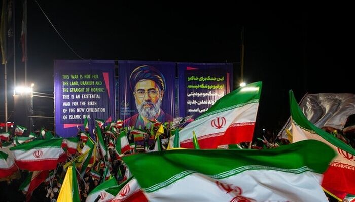 اگر نظری درباره مذاکرات دارید به مسئولان بگویید؛ به تجمعات شبانه نکشانید