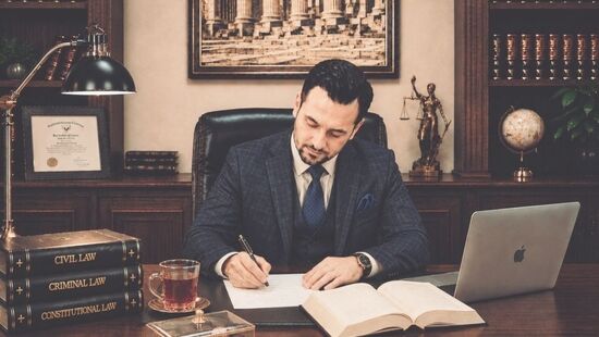 وکالت تخصصی دعاوی پزشکی؛ نقطه تلاقی دو حیطه بزرگ علم