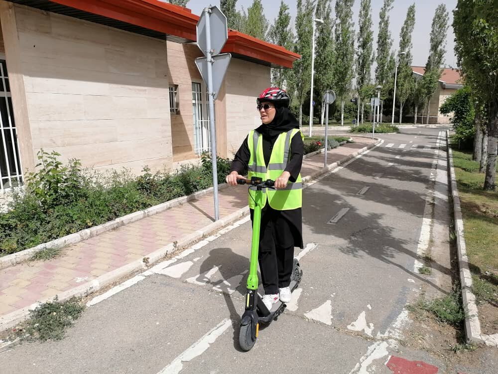  رانندگی با «اسکوتر برقی» نیازی به داشتن گواهینامه ندارد