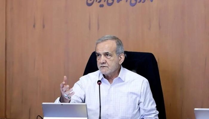 پزشکیان: ما یک راه داریم؛ یا با مردم باشیم یا تن به تسلیم و ذلت بدهیم