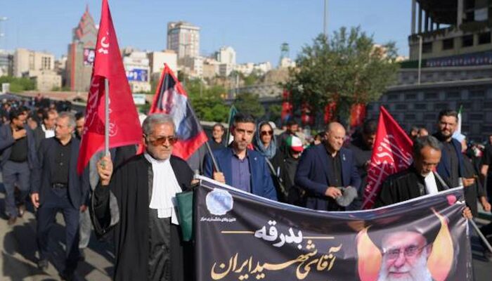 حضور خانواده کانون وکلای دادگستری مرکز در آیین وداع، اقامه نماز و تشییع پیکر رهبر شهید انقلاب