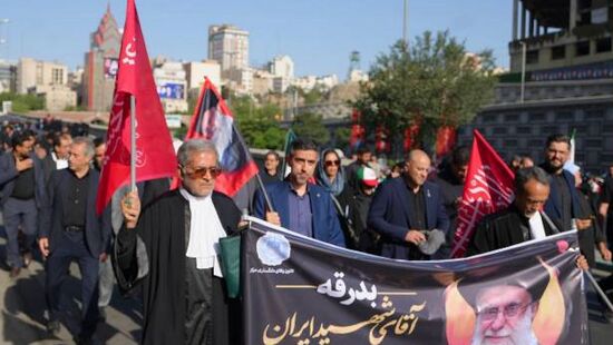 حضور خانواده کانون وکلای دادگستری مرکز در آیین وداع، اقامه نماز و تشییع پیکر رهبر شهید انقلاب