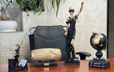 مدیرکل نظارت بر وکلا و کارشناسان قوه قضاییه: تصمیمات قضایی جهت منع اشتغال وکیل و کارشناس رسمی صادر نشود