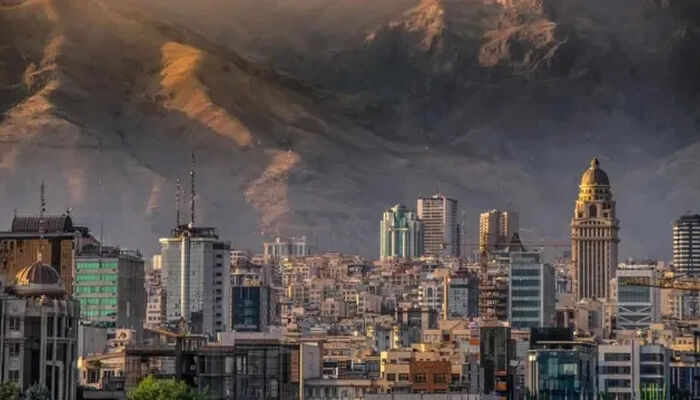 خاموشی طولانی در تهران؛ برخی مشترکان از قطعی ۴ ساعته در اوج گرما خبر می‌دهند
