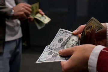بانک‌ها آتش بر خرمن دلار زدند؛ حراج ارز برای کنترل بازار