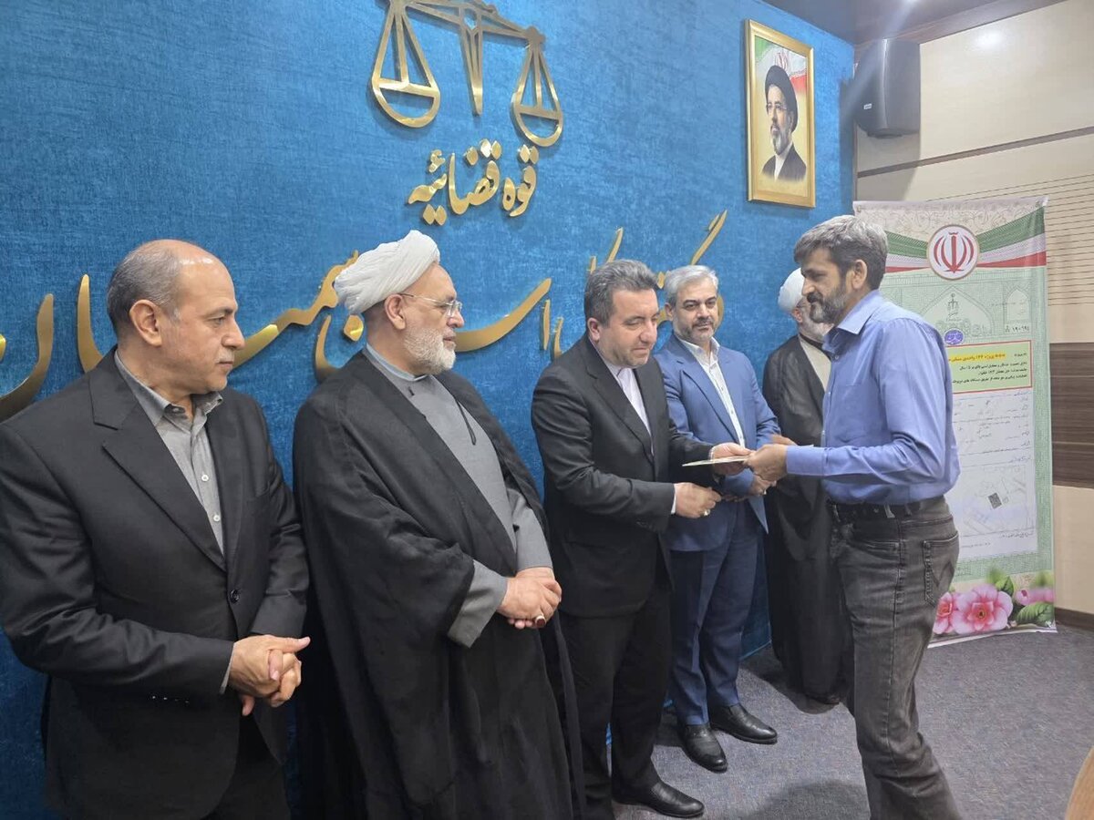 اهدای ۶۵۰۰ سند مالکیت در سمنان؛ پایان یک بحران ۴۰ ساله