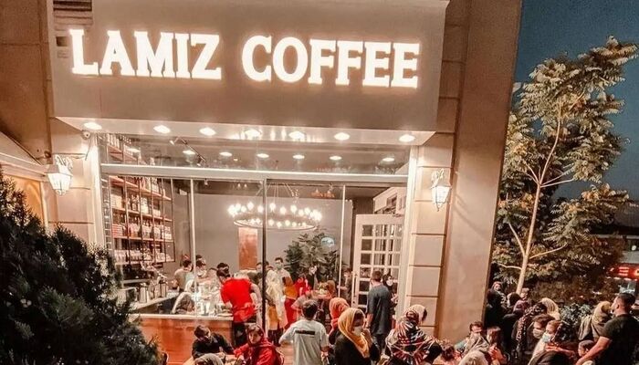 تمام شعب "کافه لمیز" در تهران با دستور مقام قضایی پلمب شد