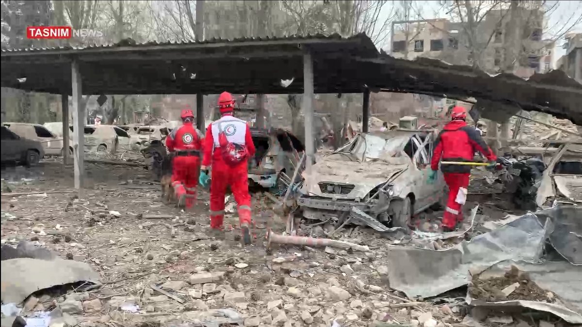 ببینید | گزارش تکان‌دهنده از حمله هوایی به اداره برق پیروزی در شرق تهران