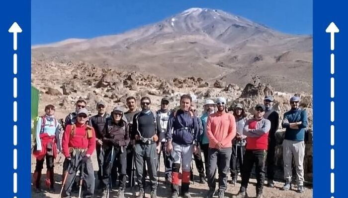 بام ایران زیر پای وکلای تهرانی؛ صعود به دماوند با شعار «از استقلال کانون تا قله دماوند»