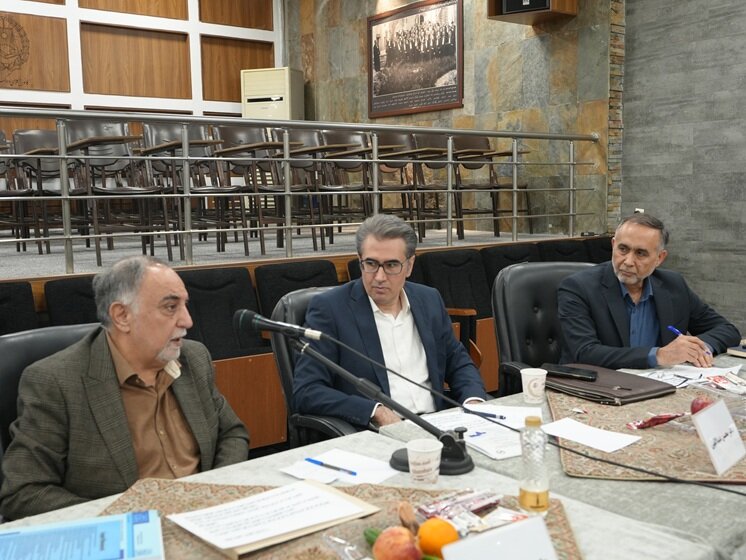 دکتر بیگ‌زاده: تنگه هرمز نظام حقوقی خاص ندارد