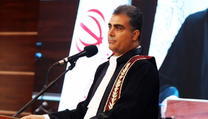 قلم وکیل می‌تواند جامعه را آگاه کند، وجدان عمومی را بیدار سازد و حقیقت را از خاموشی برهاند 