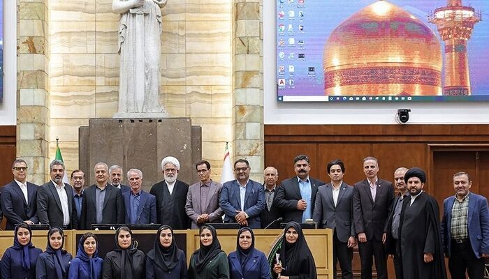 وکلا و کارآموزان کانون وکلای استان مرکزی در جلسه هیات عمومی دیوان عالی کشور